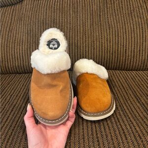 Cozy Tan Suede Slippers with White Fur Lining